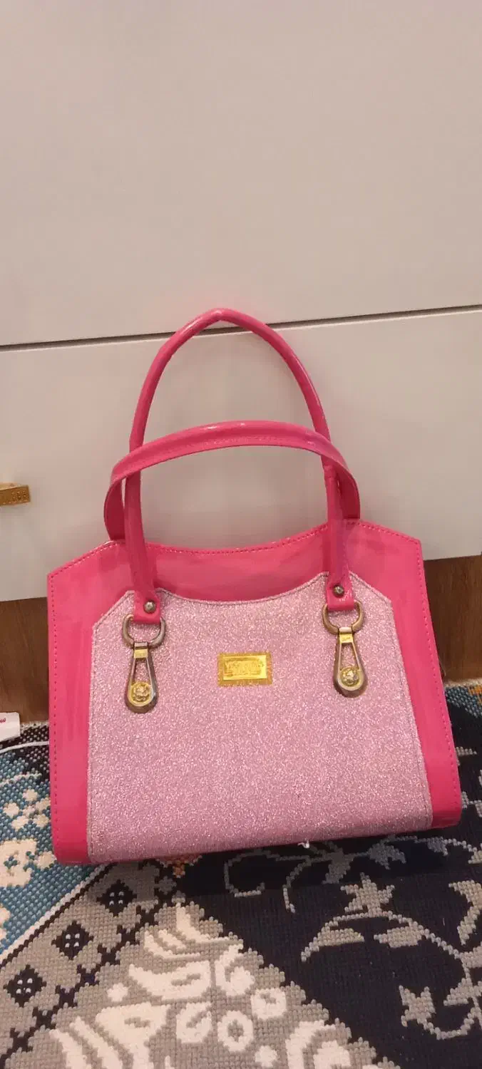 کیف مجلسی|کیف، کفش، کمربند|نیشابور, گنبد سبز|دیوار