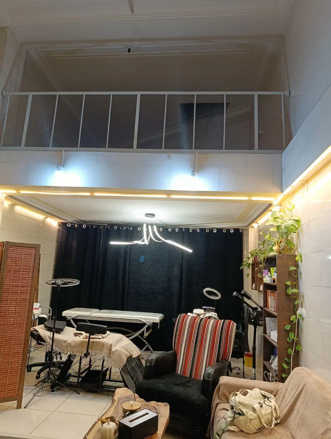 اجاره لاین ناخن|اجارهٔ دفتر کار، اتاق اداری، مطب|صدرا-فارس, فاز ۱|دیوار