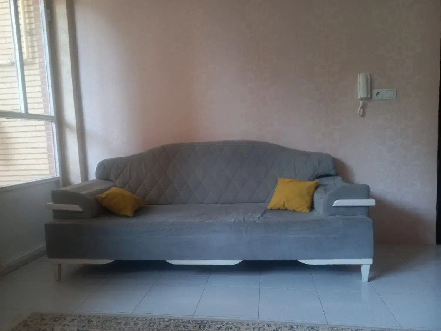 مبل سه نفره بسیار شیک|مبلمان خانگی و میز عسلی|کرمانشاه, |دیوار