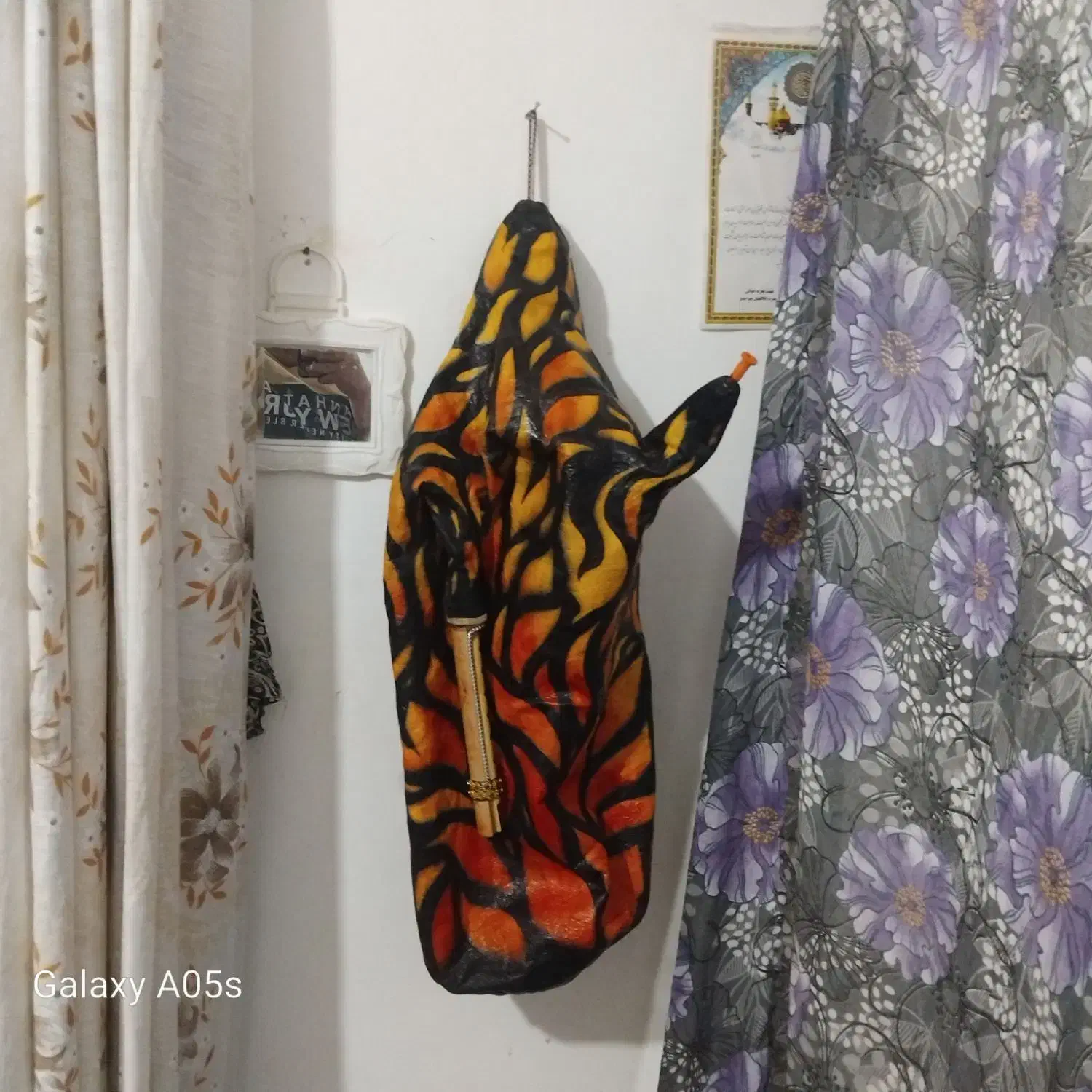 نی انبان|سازهای بادی|باغ بهادران, |دیوار