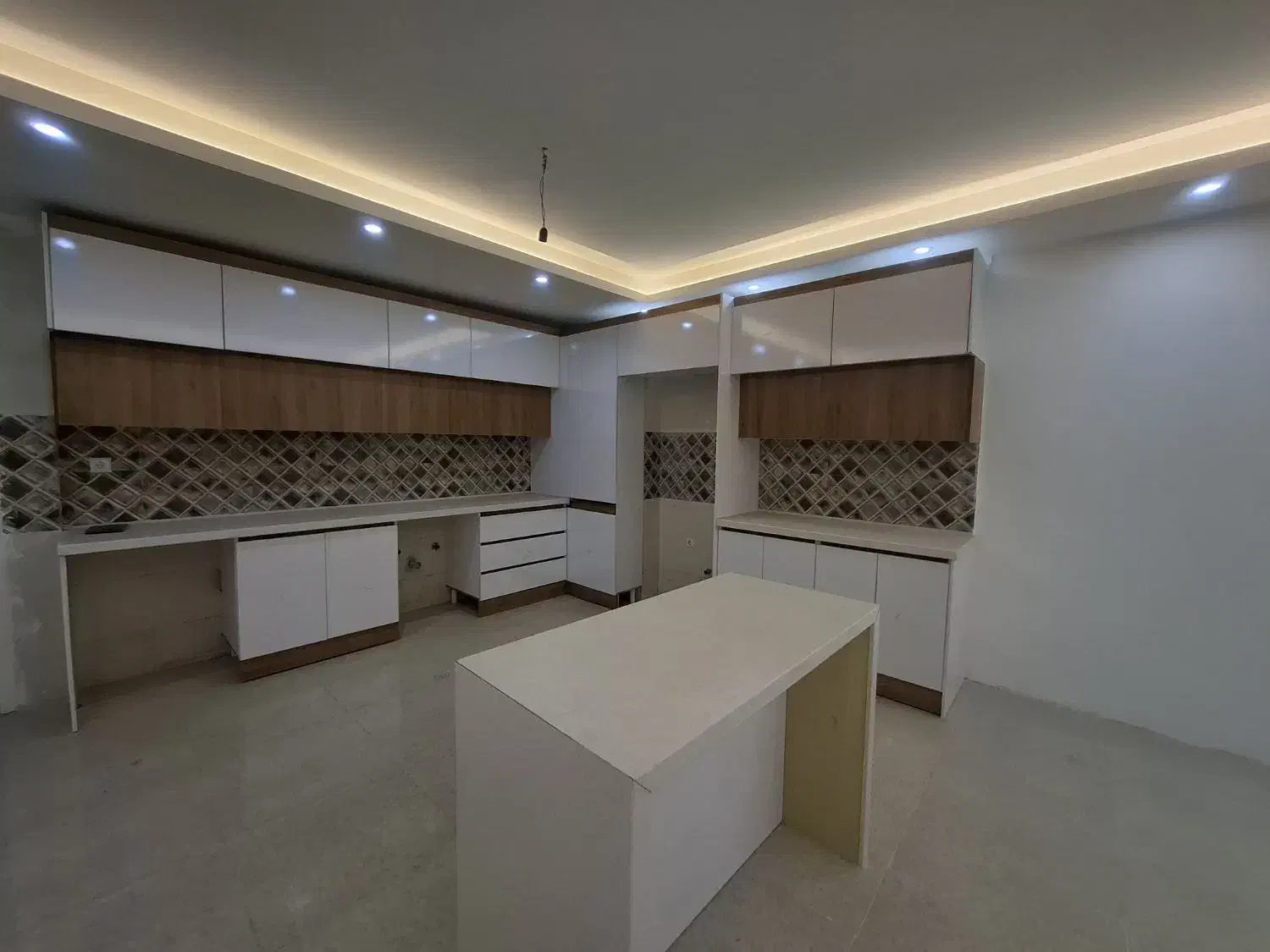 گلشهر/۱۱۵مترفول/ پارکینگ اختصاصی/تاجداری|فروش آپارتمان|کرج, گلشهر|دیوار