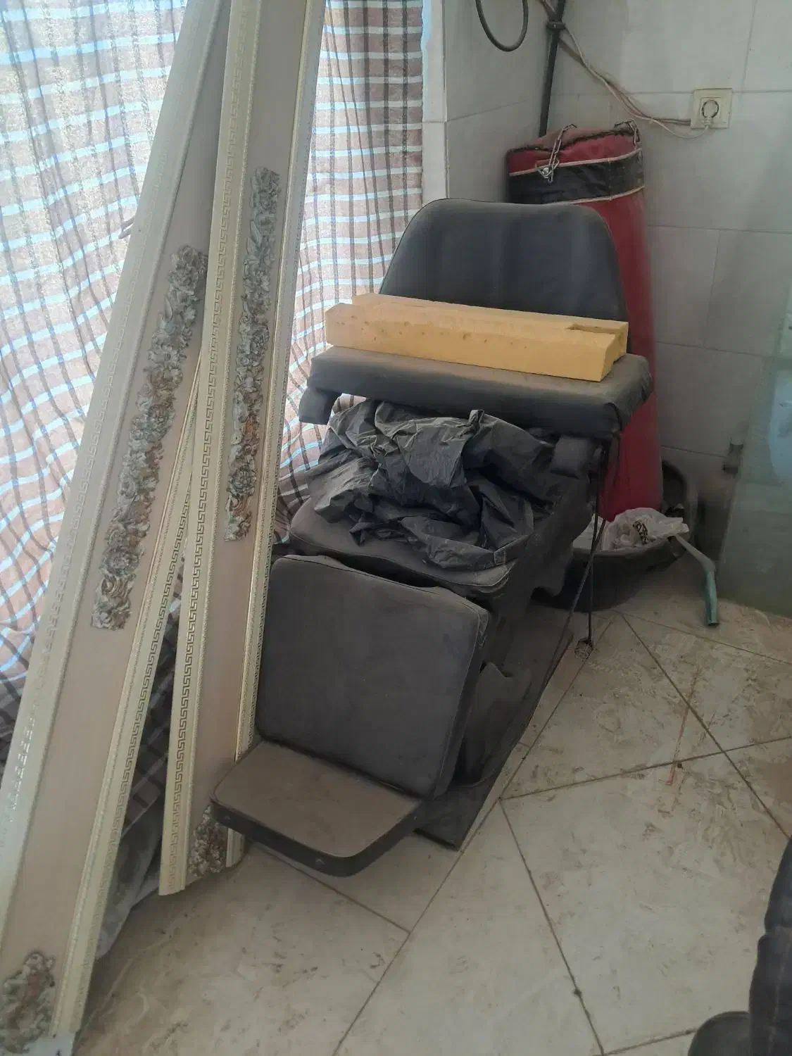 صندلی آرایشگاه برقی و دکور آینه|آرایشگاه و سالنهای زیبایی|شراء, |دیوار