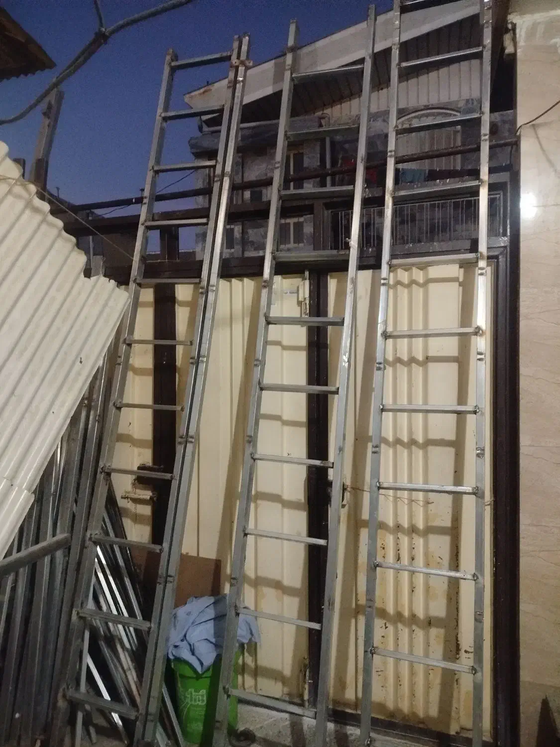 نردبان|مصالح و تجهیزات ساختمان|بروجرد, |دیوار