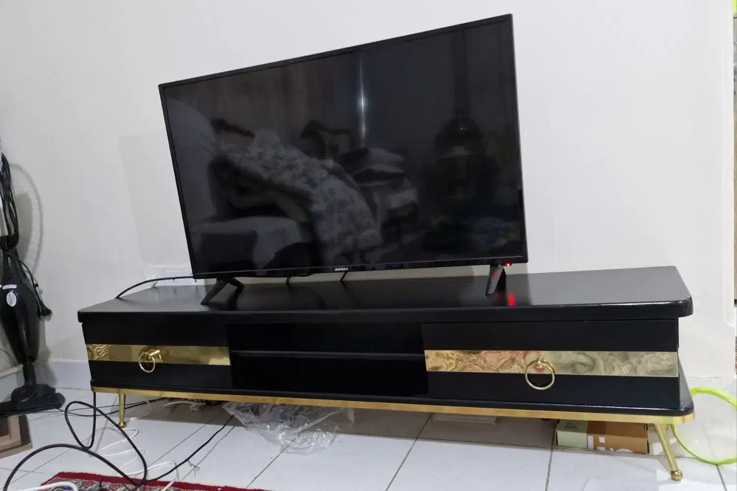 میز تلویزیون مشکی چوبی|میز تلویزیون|کرج, کوی کارمندان جنوبی|دیوار