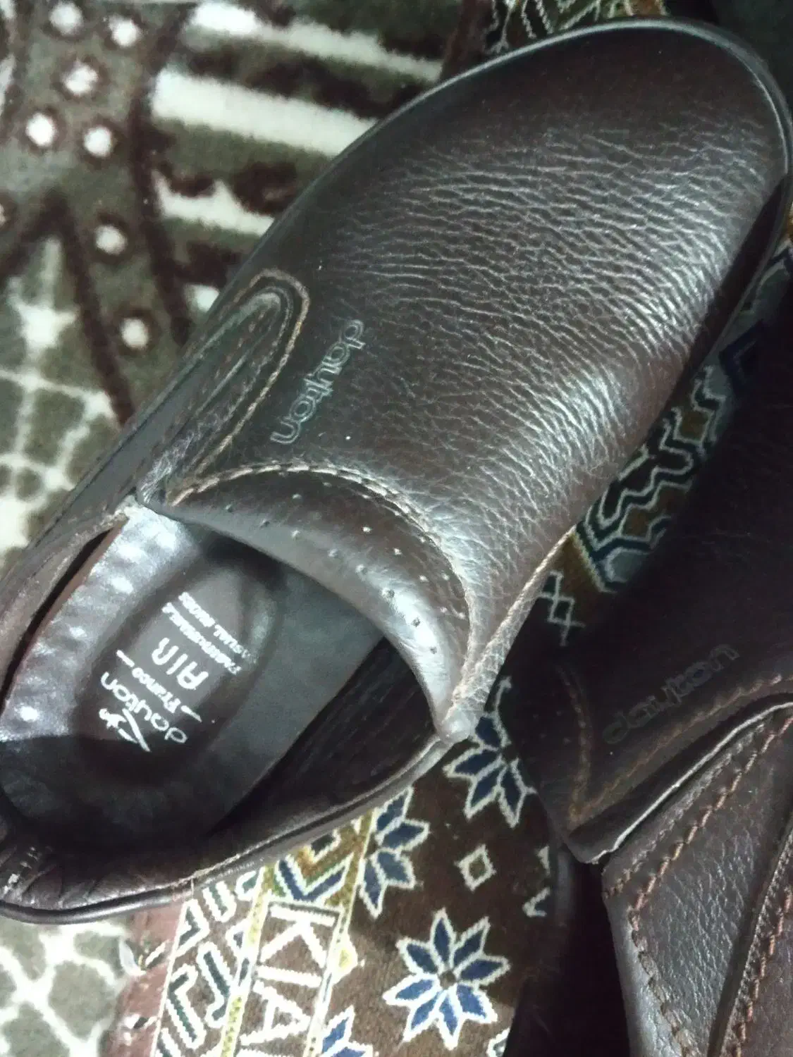 کفش|کیف، کفش، کمربند|ایرانشهر, |دیوار