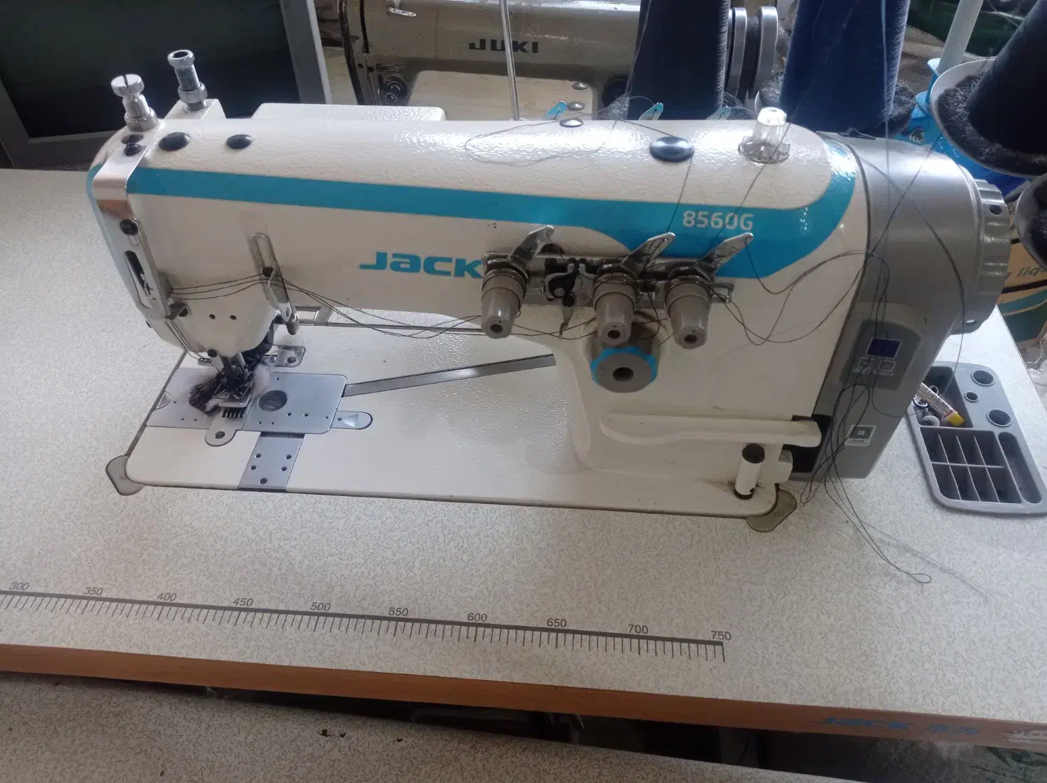 چرخ خیاطی سه سوزنه سه قلاب جک غلطک دار تمیز|چرخ خیاطی و ریسندگی|تبریز, |دیوار