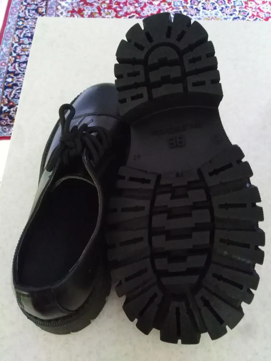 لوفر بالنسیاگا|کیف، کفش، کمربند|کرج, ساماندهی|دیوار