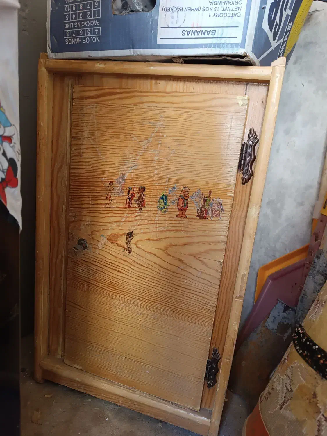 وسایل بچه ساعت کمد وتوره ماهی|اسباب و اثاث بچه|بیجار, |دیوار