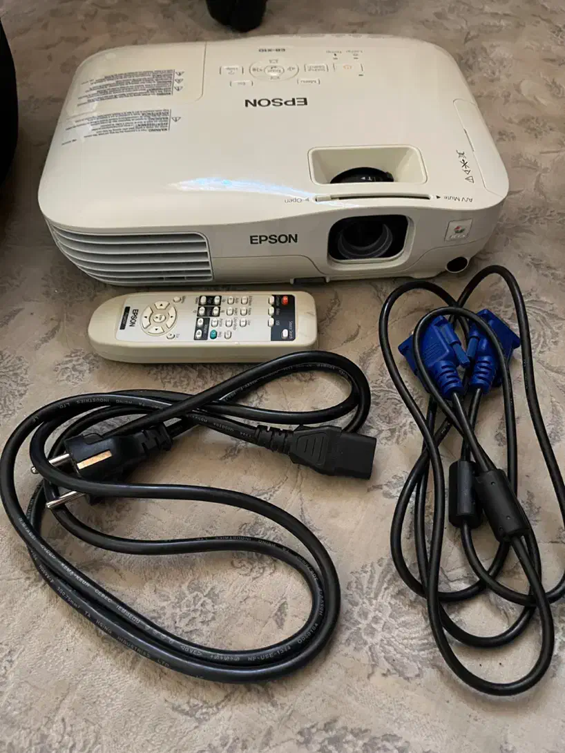 ویدیو پرژکتور Epson x10|تلویزیون و پروژکتور|قم, باجک یک|دیوار