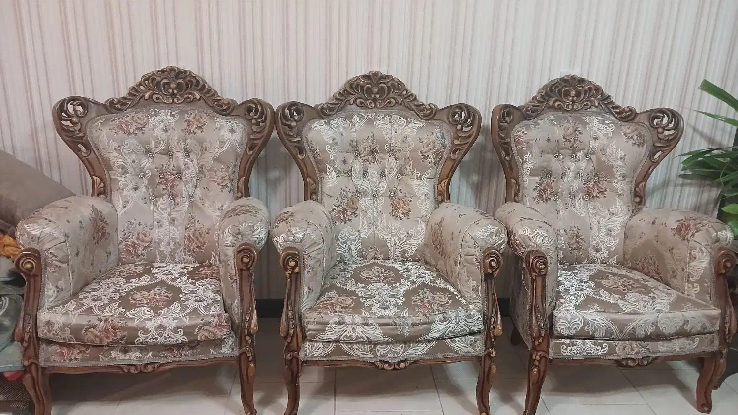 فروش مبل 9 نفره سلطنتی با گل میز|مبلمان خانگی و میز عسلی|صدرا-فارس, فاز ۲|دیوار