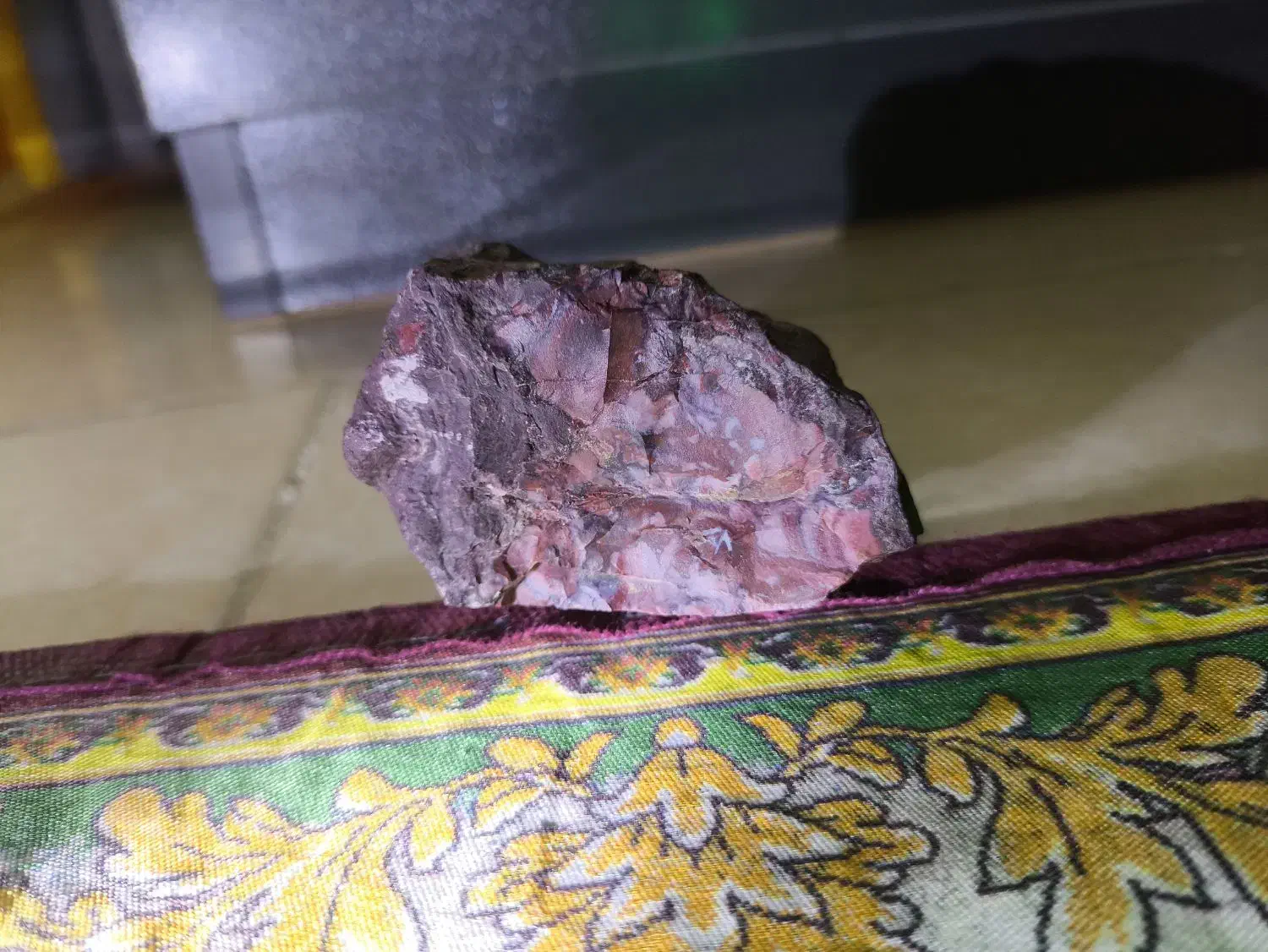 سنگ خام جذاب|جواهرات|رشت, کوی مهر|دیوار