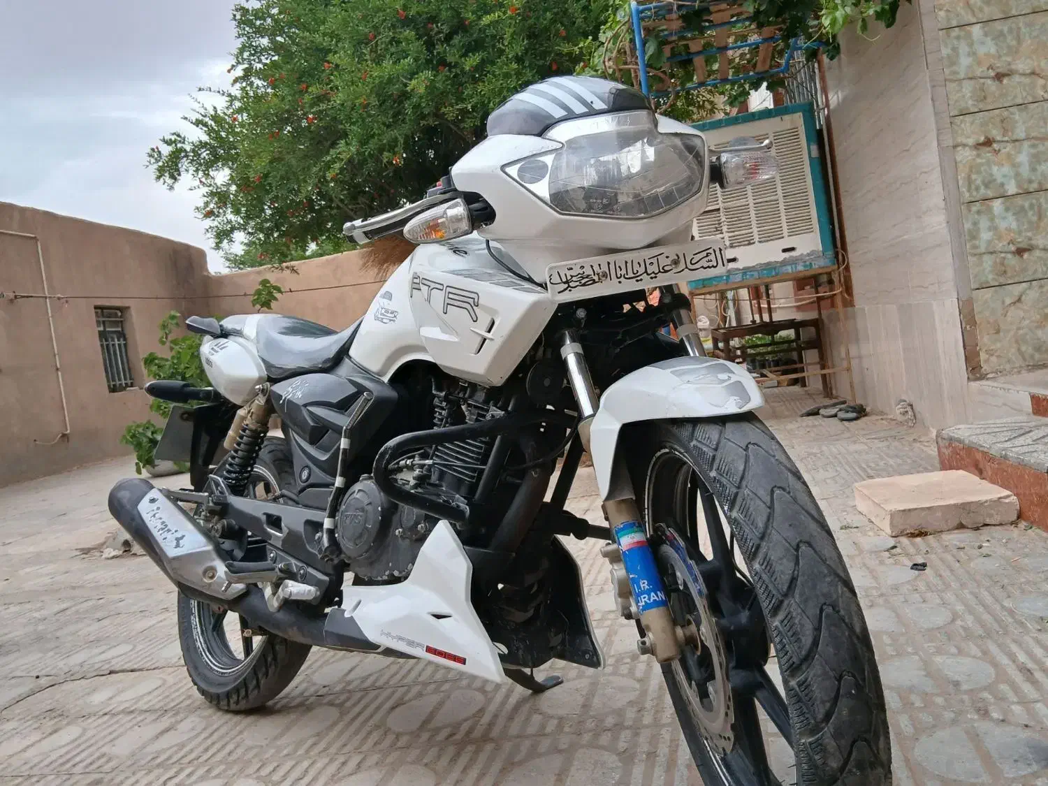 اپاچی 180|موتورسیکلت|قائن, |دیوار