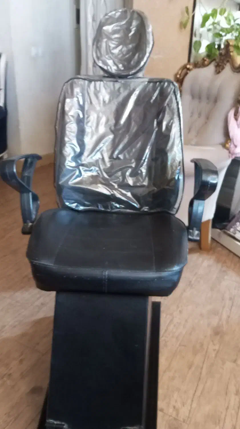 صندلی آرایشگاهی یا صندلی اصلاح|آرایشگاه و سالن‌های زیبایی|سنندج, |دیوار