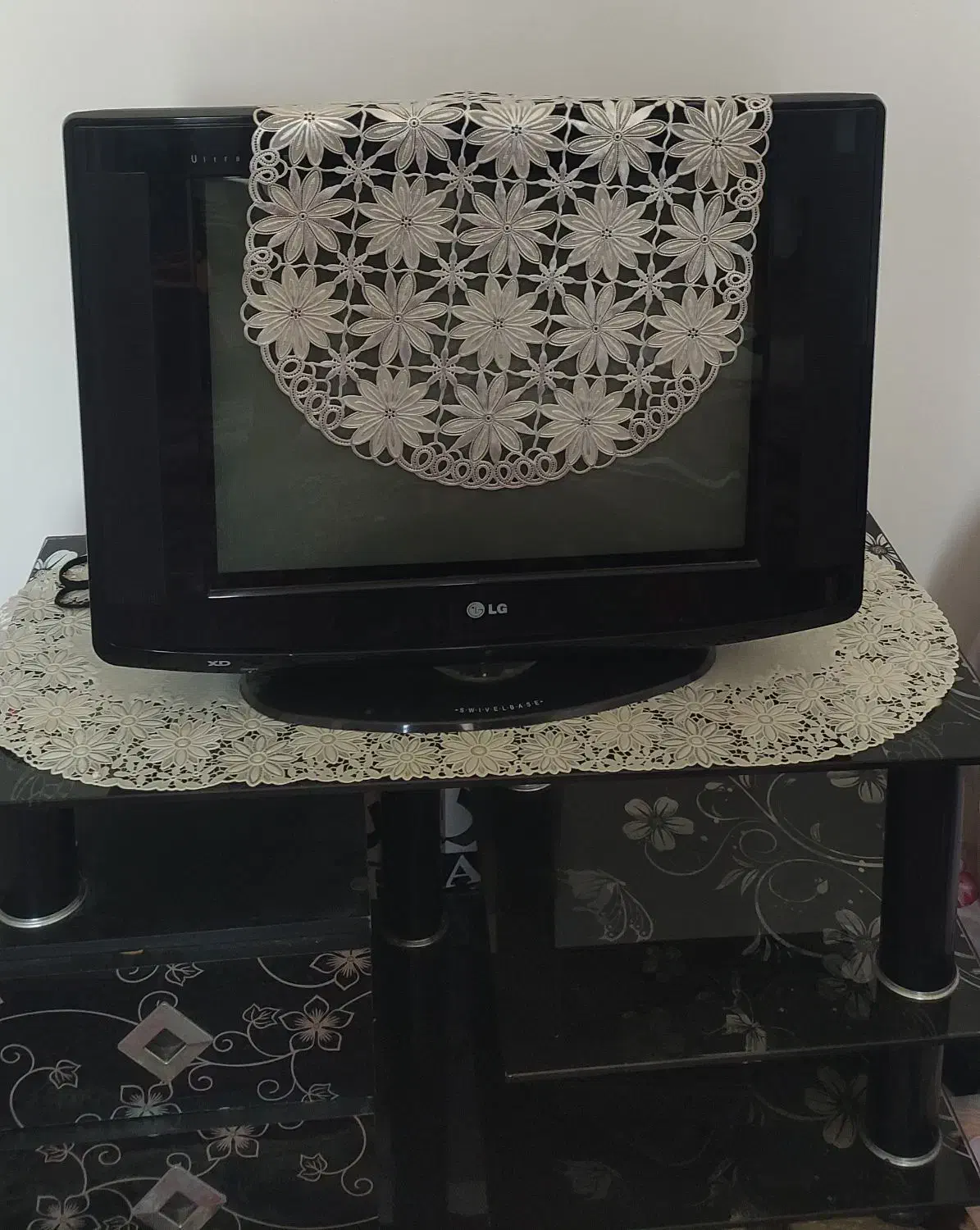 تلویزیون LG(21 اینچ)همراه با دستگاه دیجیتال|تلویزیون و پروژکتور|شلمان, |دیوار