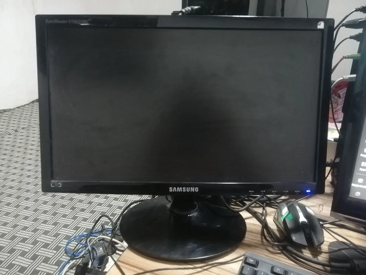 *مانیتور Samsung 19 اینچ سالم، فرصت خوب|قطعات و لوازم جانبی رایانه|قوچان, |دیوار