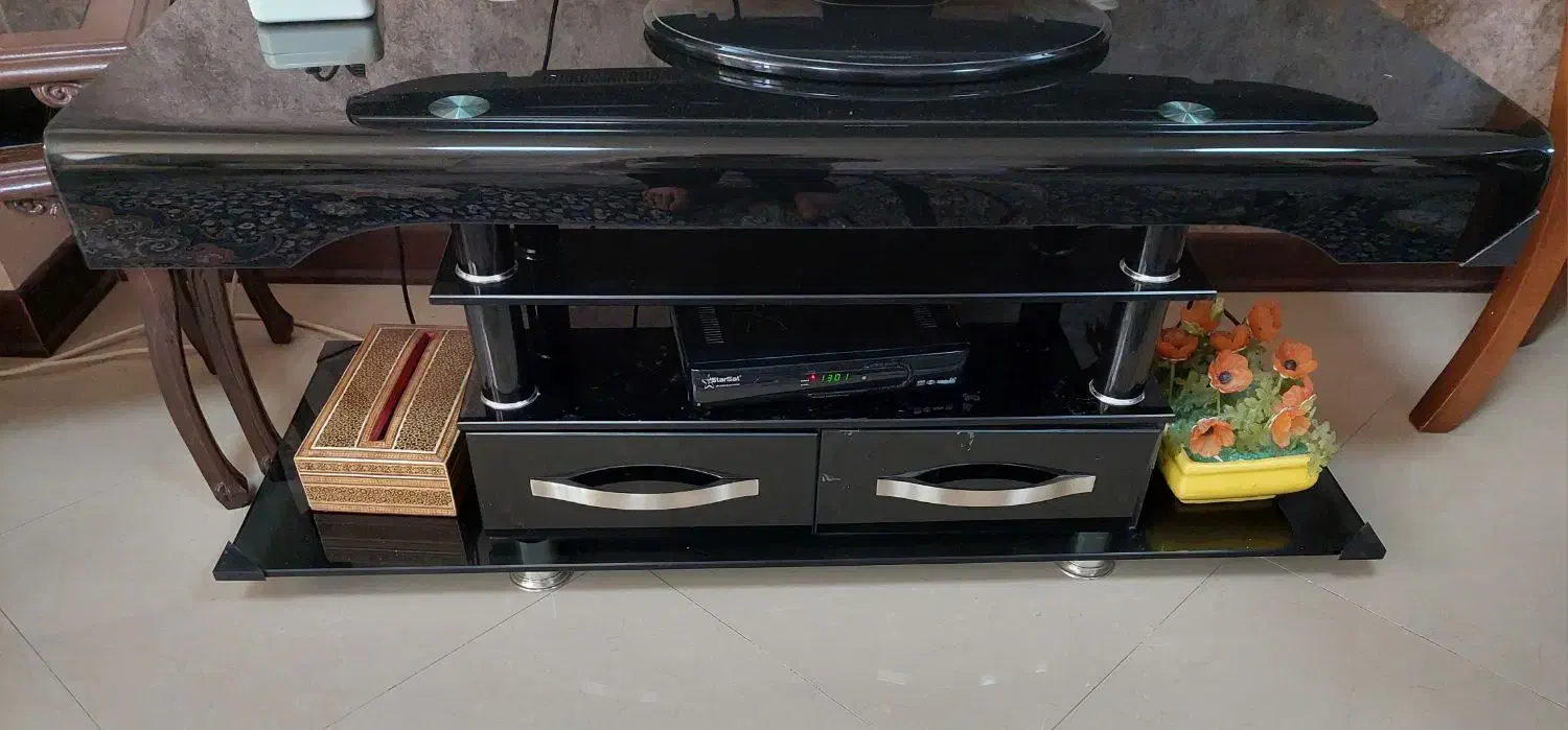 میز زیر تلویزیون شیشه ای|میز تلویزیون|شیراز, باغشهر اهل بیت|دیوار