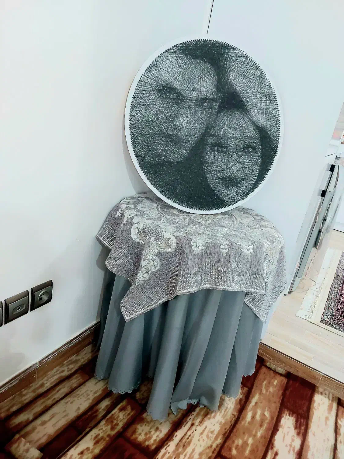 تابلو میخ و نخ(رنگی و سیاه و سفید)|تابلو، نقاشی، عکس|تهران, میدان ولیعصر|دیوار