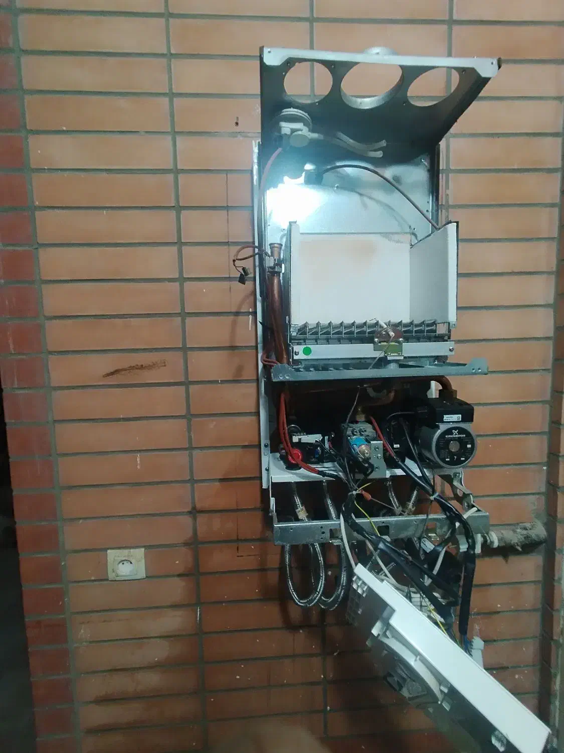 اصفهان تاسیسات|خدمات پیشه و مهارت|فولادشهر, B8|دیوار