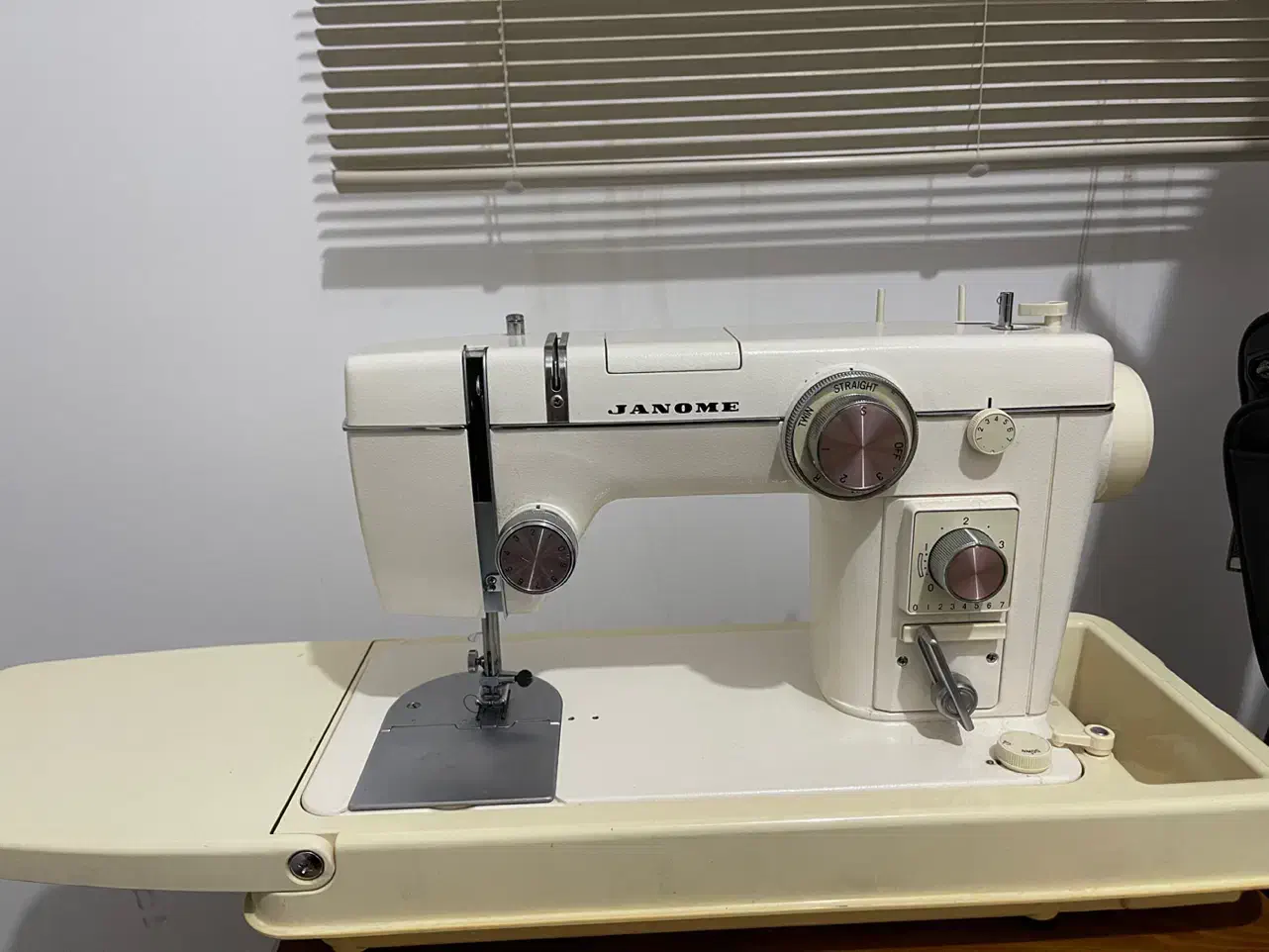 چرخ. خیاطی ژانومه 802|چرخ خیاطی و ریسندگی|کاشان, امیرکبیر|دیوار