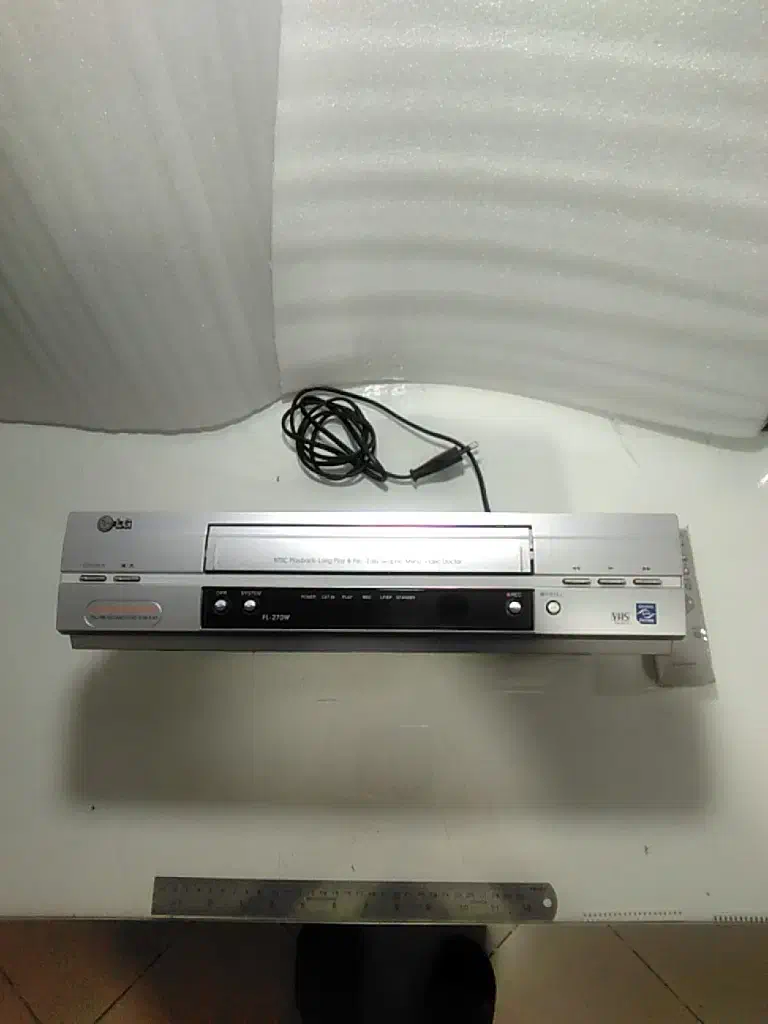 ویدیو VHS ال جی بهمراه ریموت کنترل|پخش‌کننده DVD و ویدیو|تهران, نارمک|دیوار