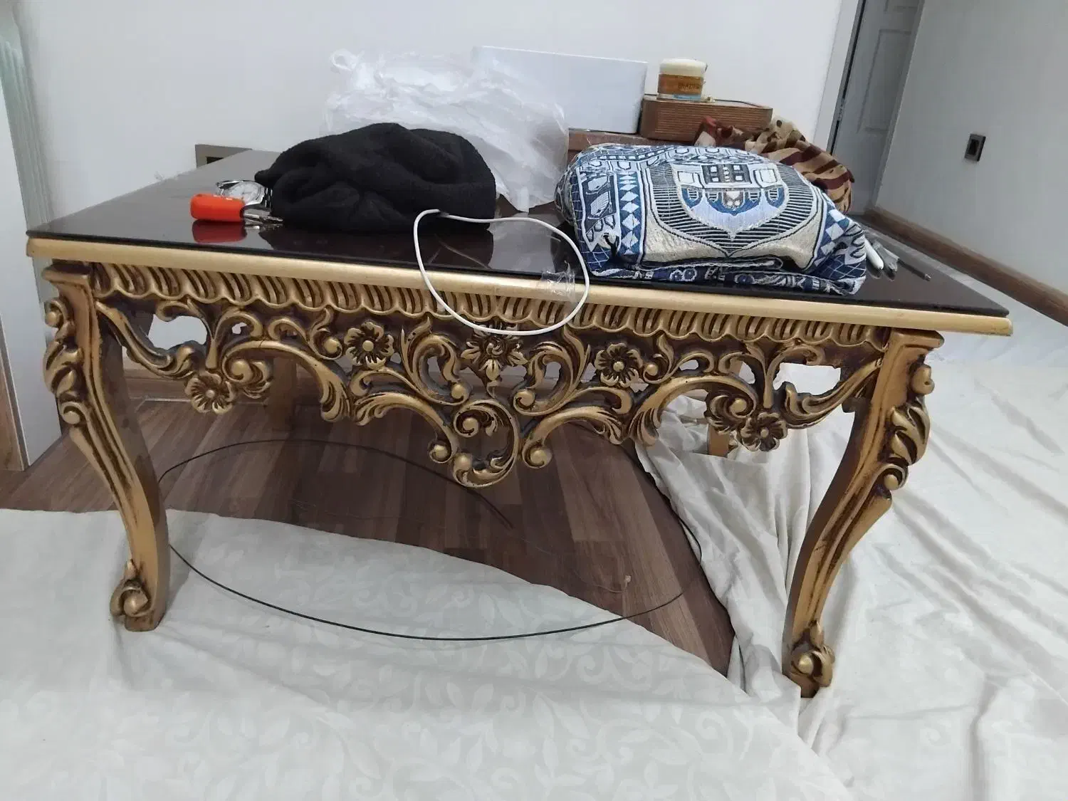 میز|مبلمان خانگی و میز عسلی|شیراز, فرهنگ شهر|دیوار