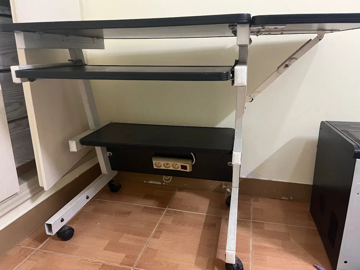 میز کار|میز تحریر و کامپیوتر|بابل, |دیوار