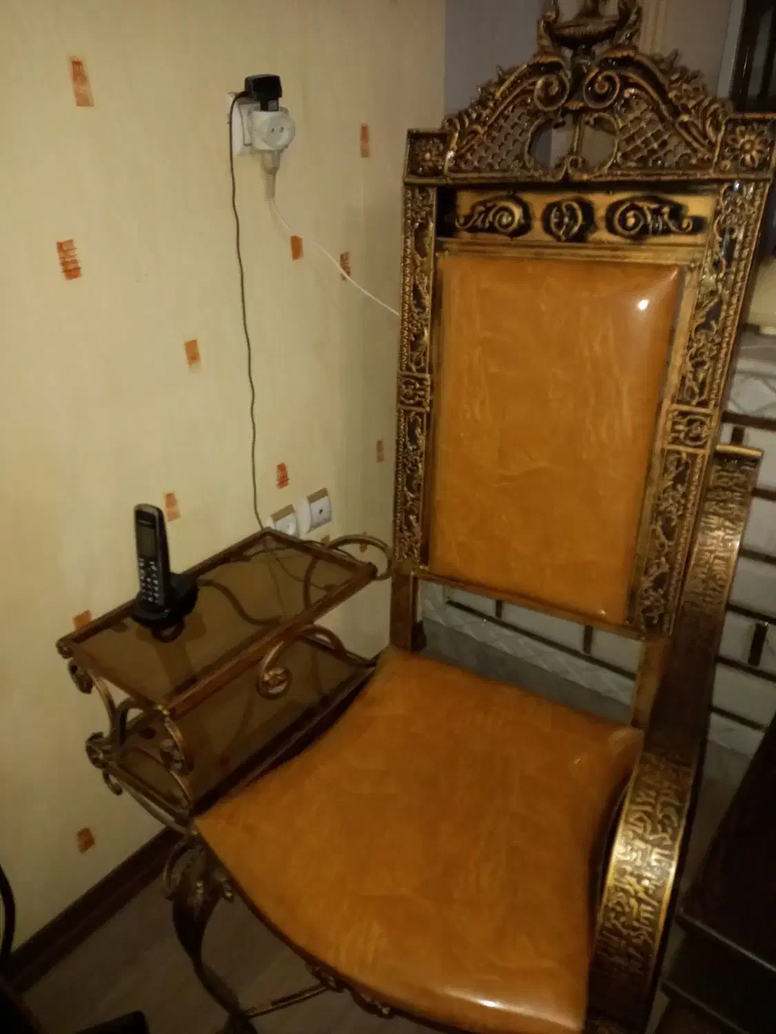 صندلی ومیزتلفن فرفروژه بسیار تمیز وزیبا|صندلی و نیمکت|شاهرود, |دیوار