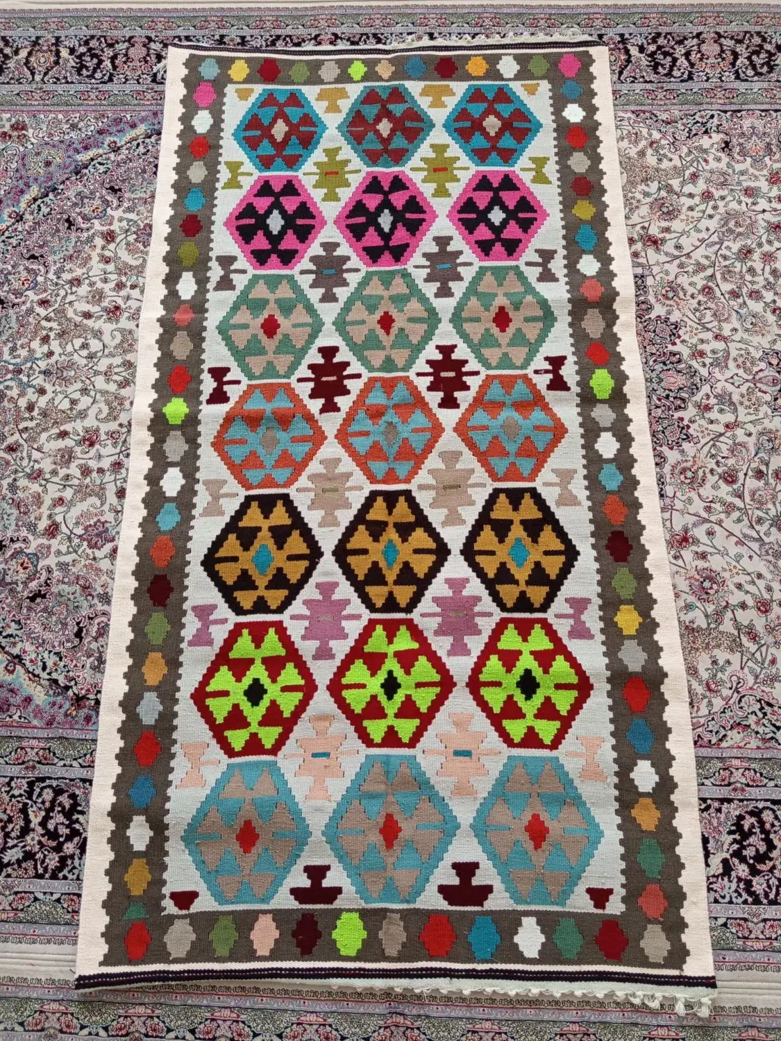 قیمت مناسب و حراجی|گلیم، جاجیم، گبه|زاهدان, |دیوار