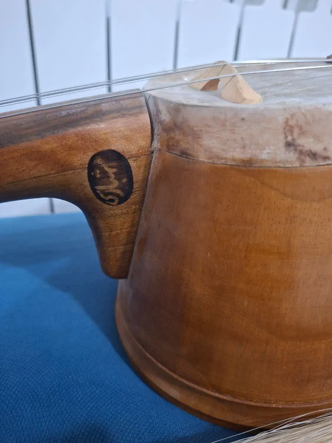 کمانچه شهبازی|سازهای سنتی|شیراز, حافظیه|دیوار