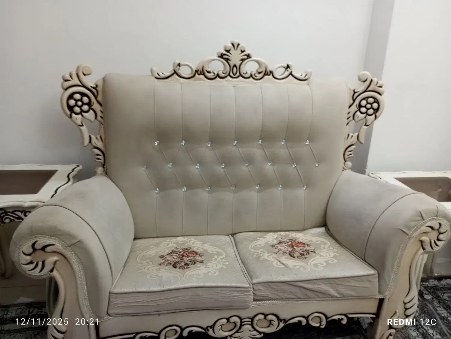 یک دست مبل 7نفره تمیز و بی ام و پارگی چوب سالم|مبلمان خانگی و میز عسلی|میان ولایت, |دیوار