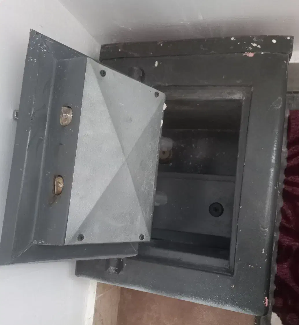 گاوصندوق تمیز|ابزارآلات|قرچک, میرزائی جنوبی|دیوار