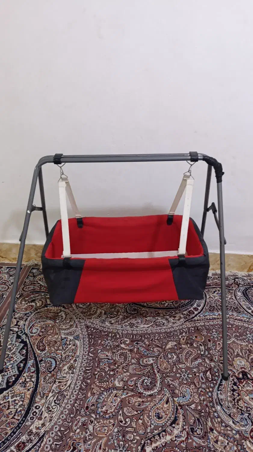 گهواره تابی و یک پشه بند|تخت و صندلی بچه|خرمآباد, |دیوار