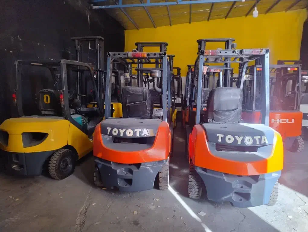 اجاره لیفتراک های ۲/۵ تن و۳تن|خدمات حمل و نقل|شیراز, شهرک صنعتی شیراز|دیوار