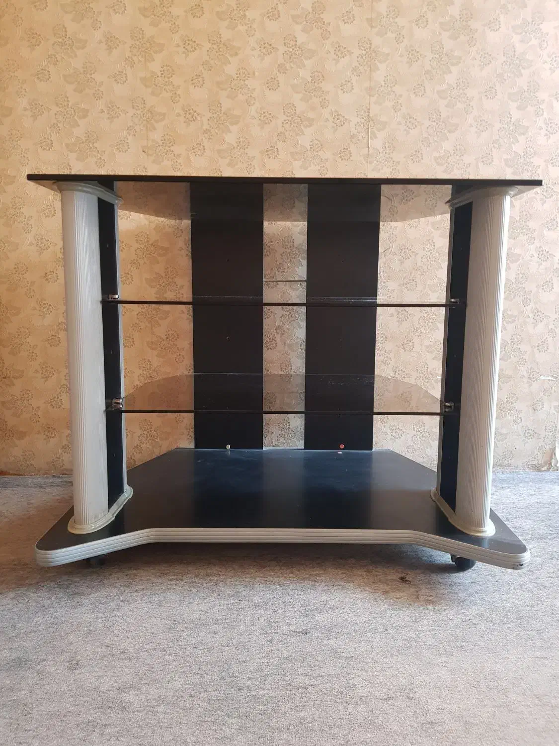 میزتلوزیون شیشه ای،چرخدار|میز تلویزیون|شیراز, زند|دیوار