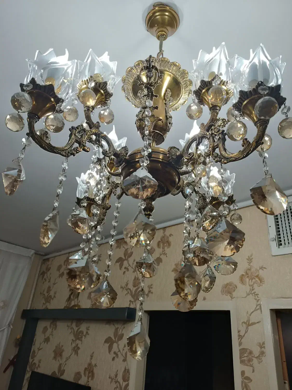 دوعدد لوستر چهار شاخه هشت شعله|لوستر و چراغ آویز|اندیشه, اندیشه فاز ۱|دیوار