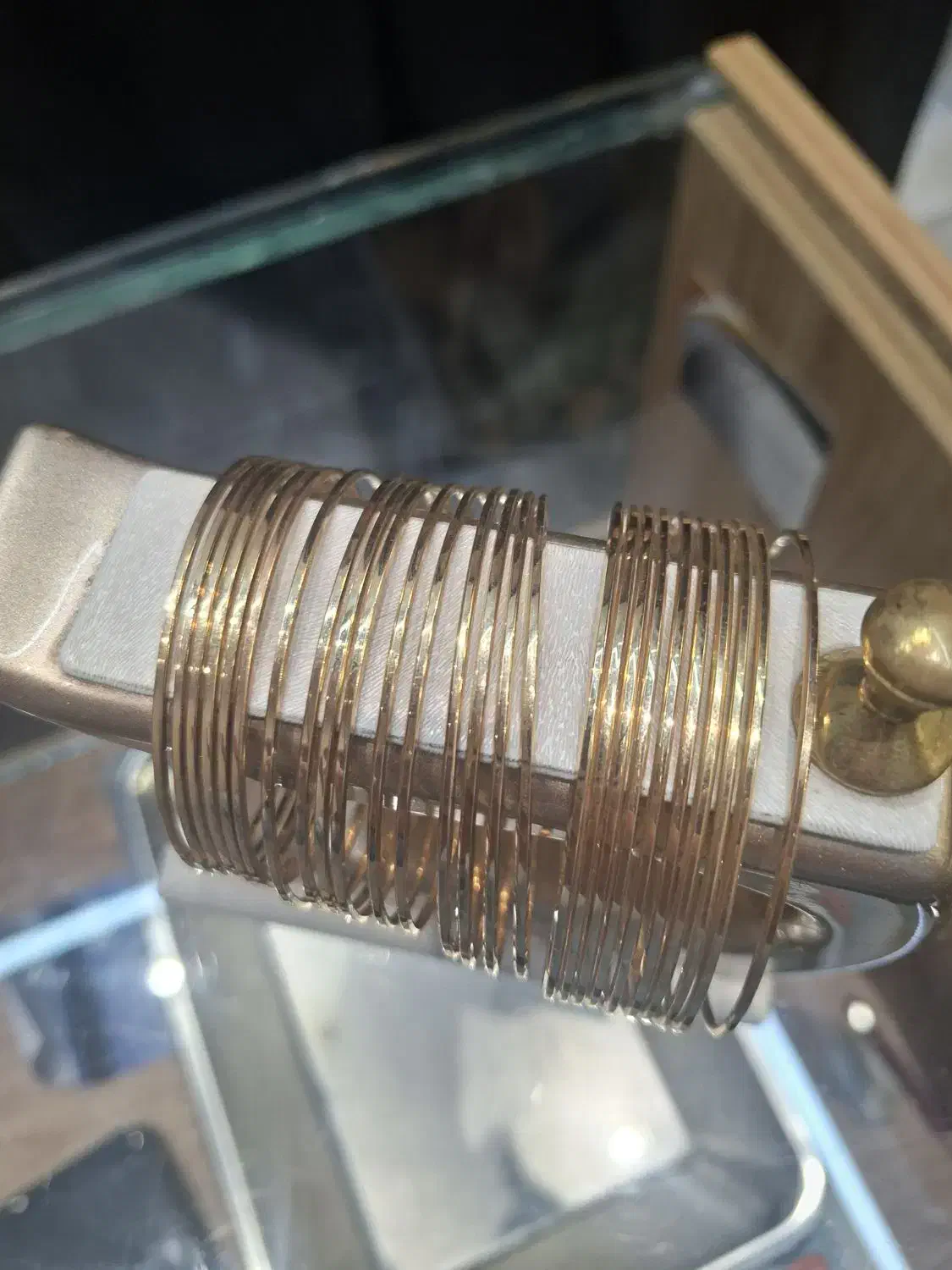 چند قطعه طلا گمشده است|اشیا|قزوین, |دیوار