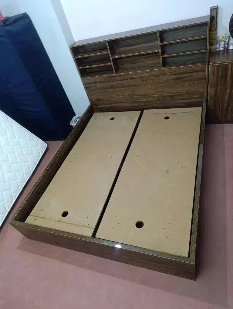 یک عدد تخت دونفره درحدنو|تخت و سرویس خواب|زنجان, |دیوار