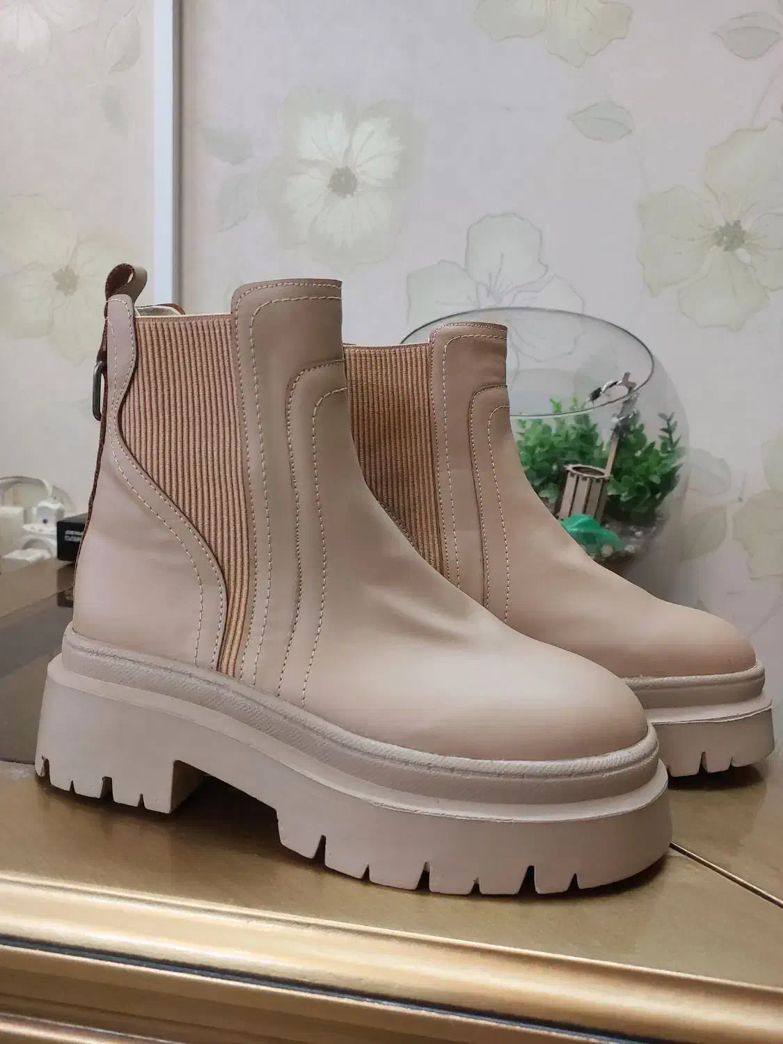 کفش نیم بوت|کیف، کفش، کمربند|گلبهار, شهر جدید گلبهار|دیوار