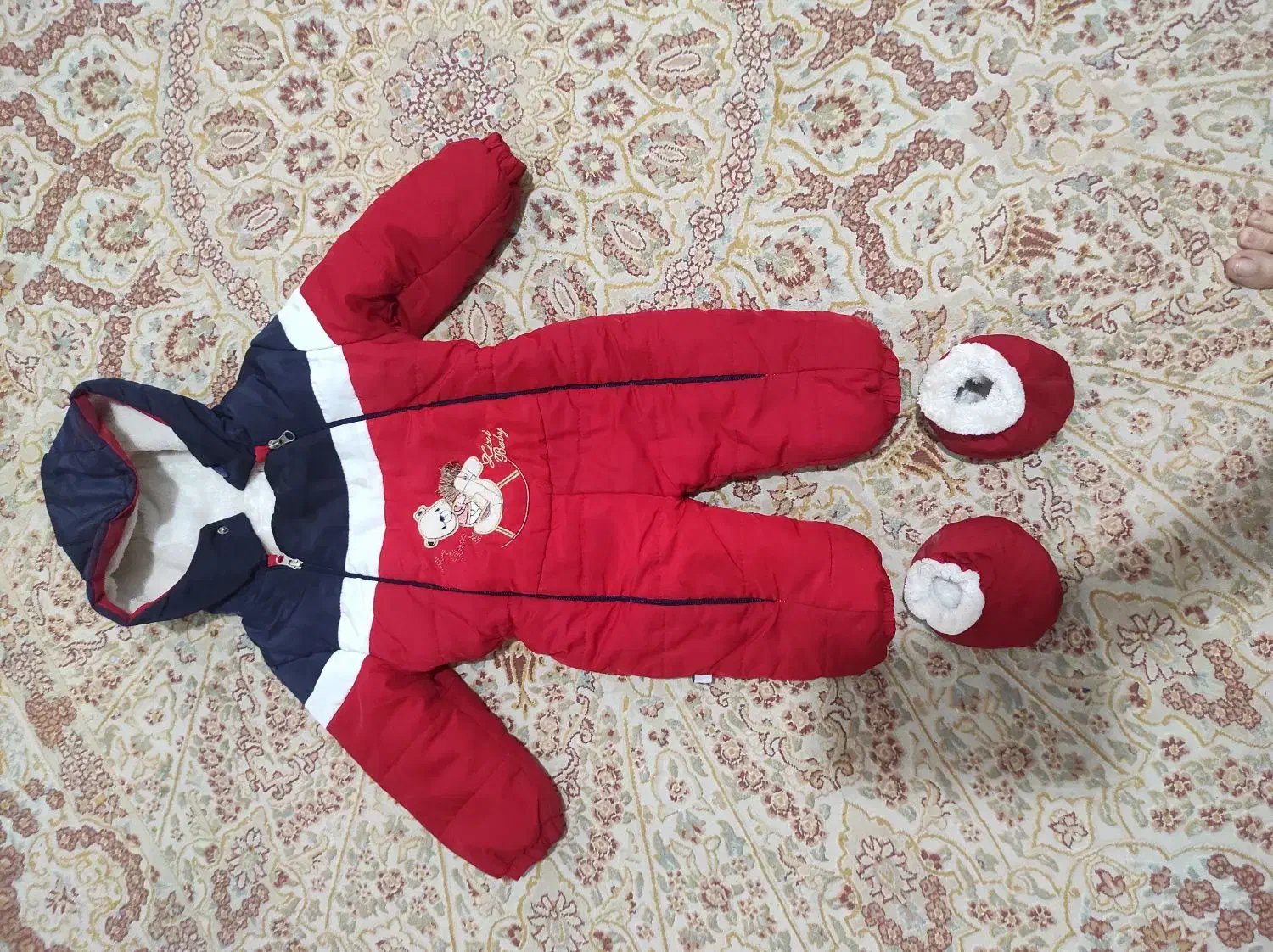 کاپشن سر همی|کفش و لباس بچه|ری, علایین|دیوار