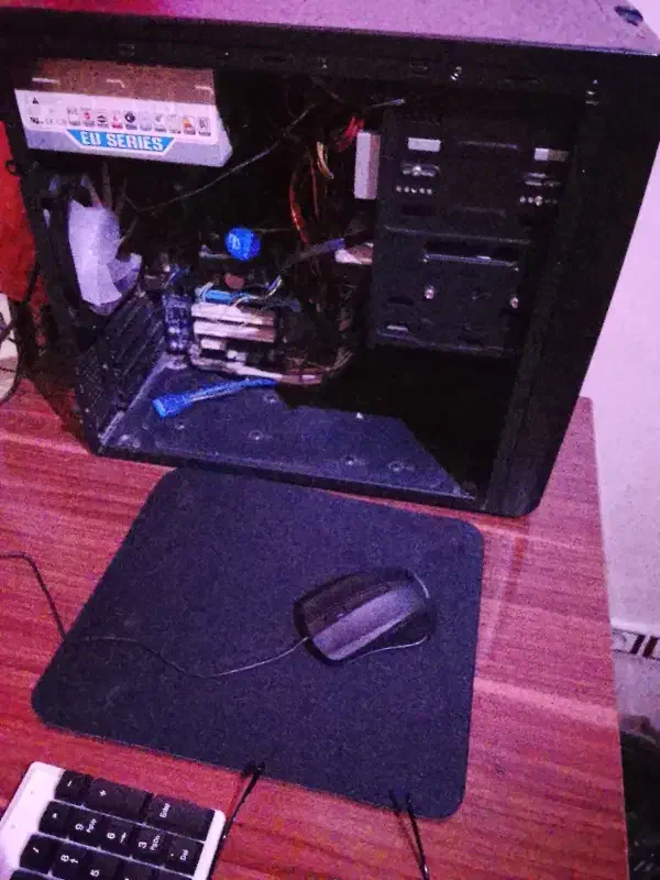 کیس|رایانه رومیزی|خوی, |دیوار