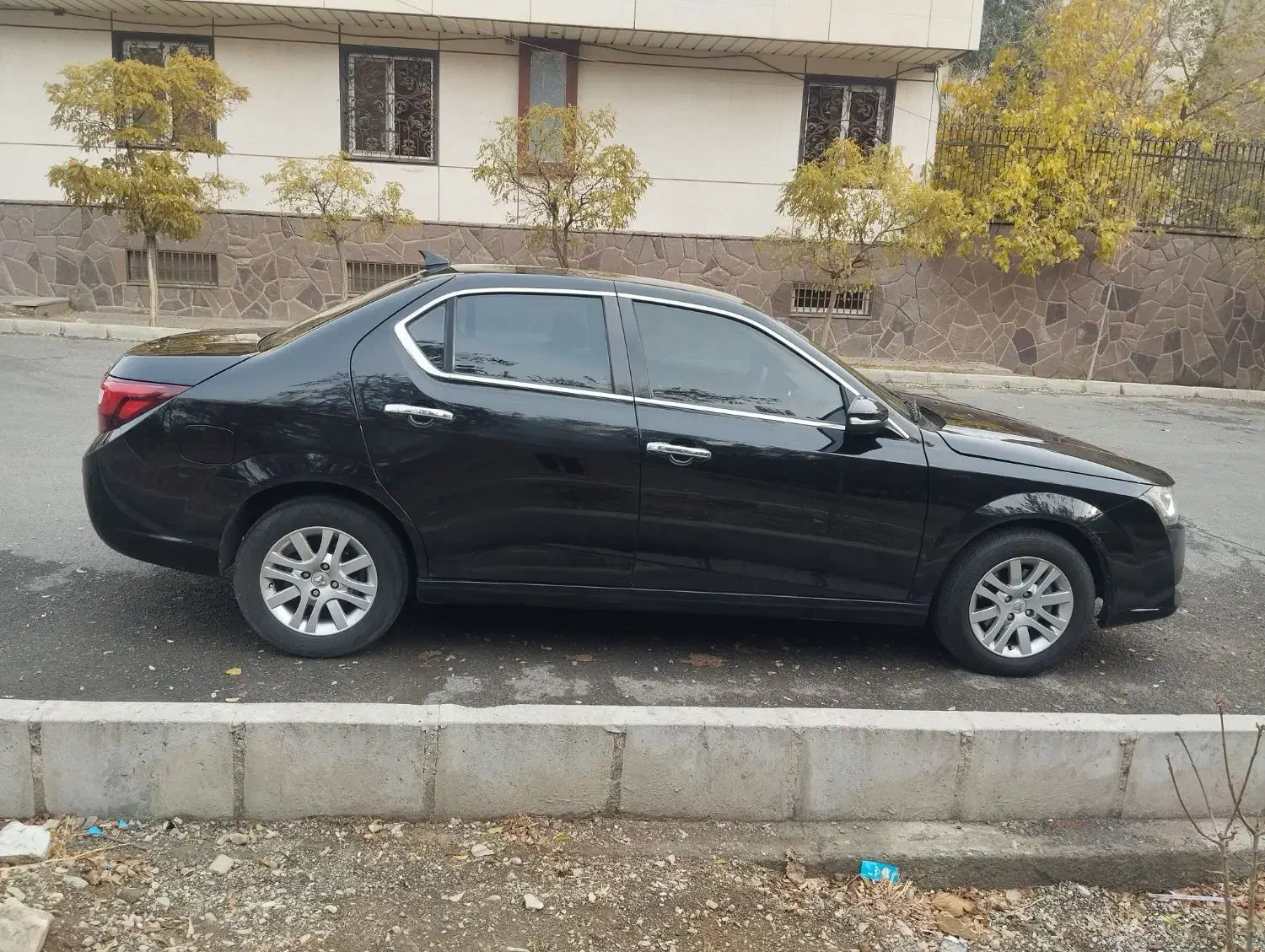 دنا پلاس|خودرو سواری و وانت|تهران, صادقیه|دیوار