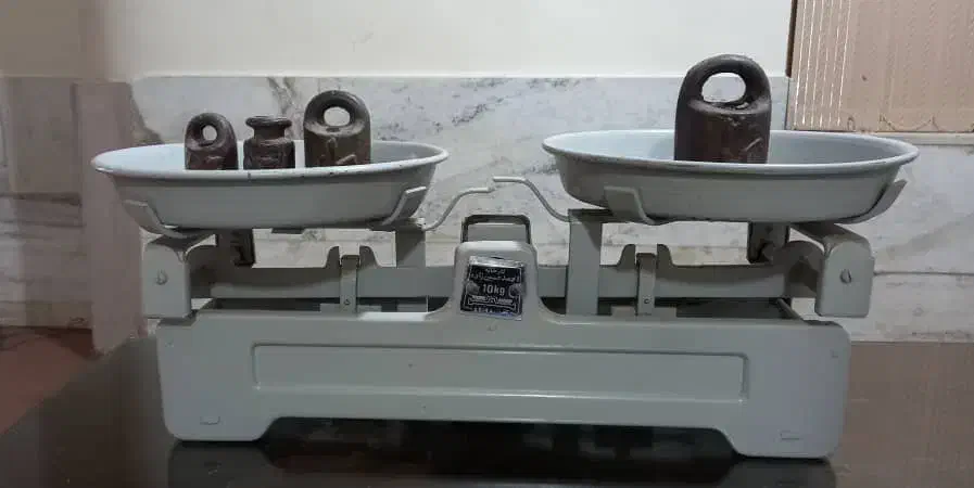 ترازوی دو کفه  10کیلویی  در حد نو همراه با 4سنگ|فروشگاه و مغازه|شاهین‌شهر, حافظ شمالی|دیوار