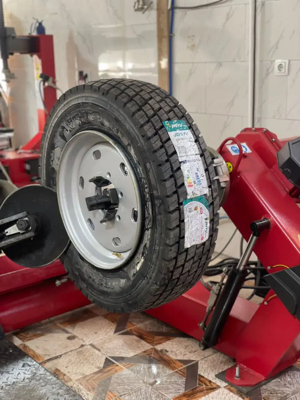 رینک لاستیک .نیسان .خاور .مینی بوس .|قطعات یدکی و لوازم جانبی|تبریز, |دیوار