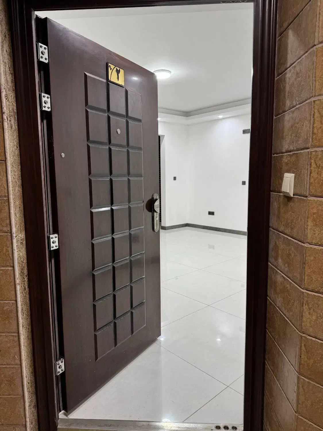 مطب/دفترکار شیک ۶۵ متری واقع در (شیشه گران)|فروش دفتر کار، اتاق اداری، مطب|لاهیجان, شیشه گران|دیوار