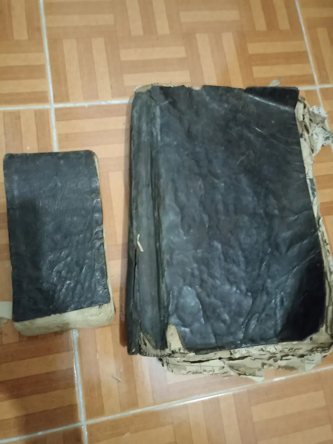 ۲عدد قرآن قدیمی|کلکسیون اشیاء عتیقه|رشت, چله خانه|دیوار