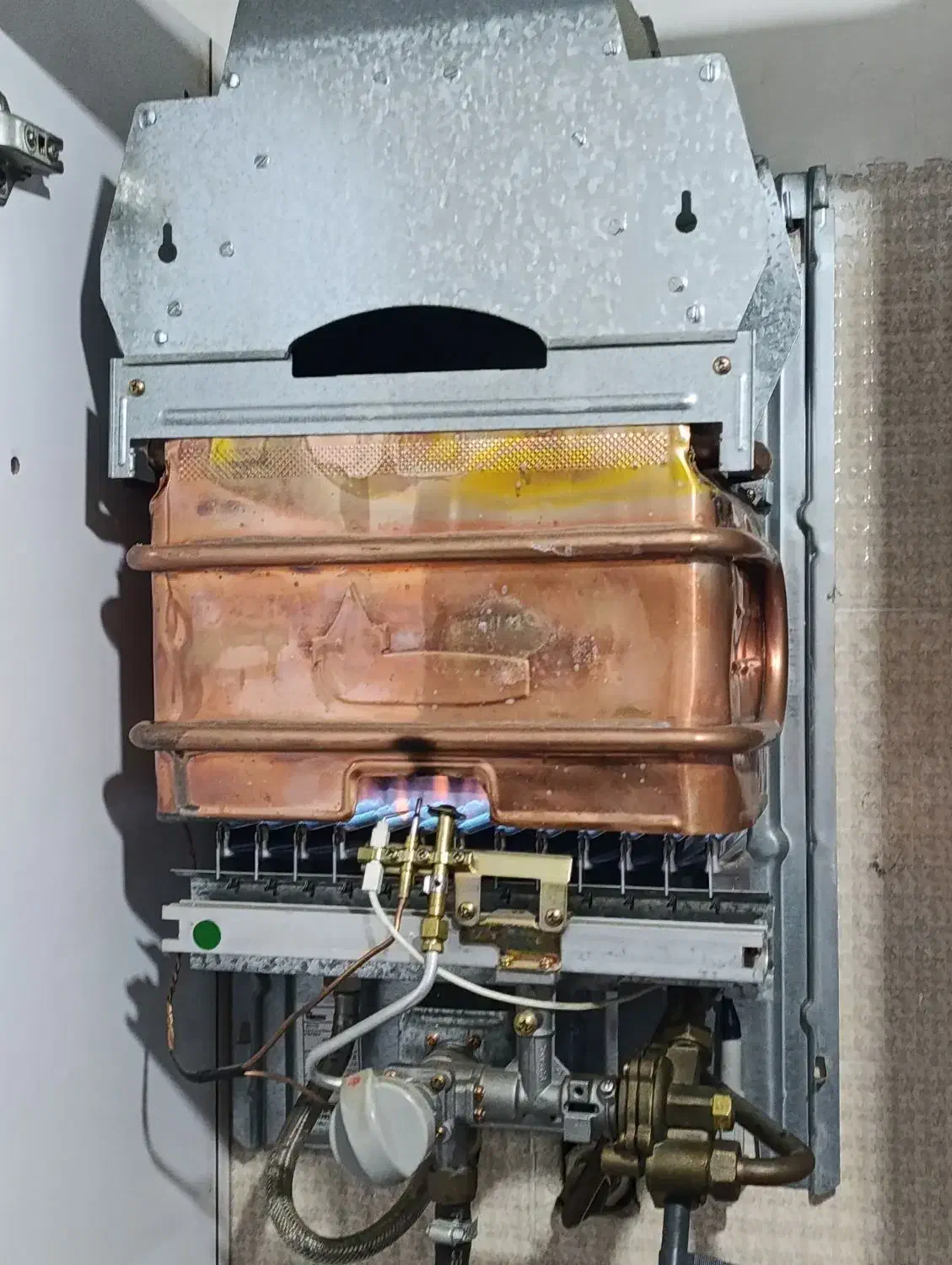 تعمیر و سرویس پکیج و آبگرمکن تضمینی|خدمات پیشه و مهارت|چهارباغ, |دیوار