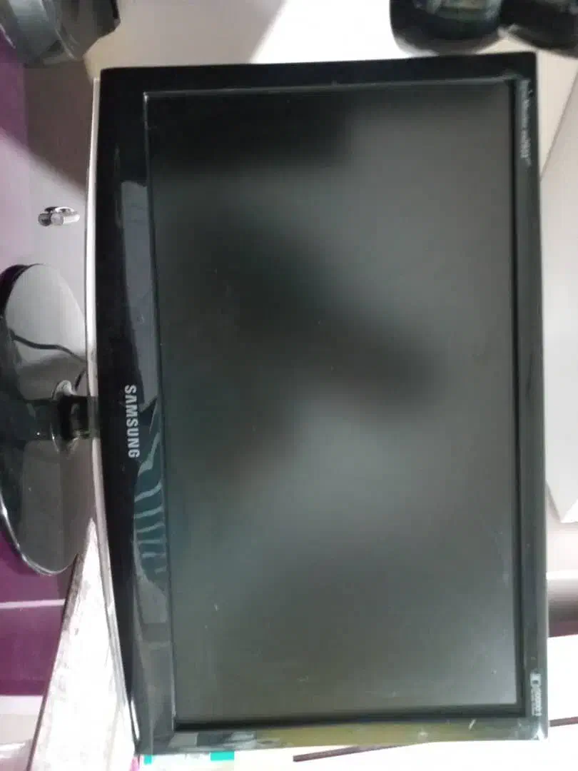 کامپیوترها با کلیه وسایل|رایانه رومیزی|قدس, شهر‌قدس|دیوار