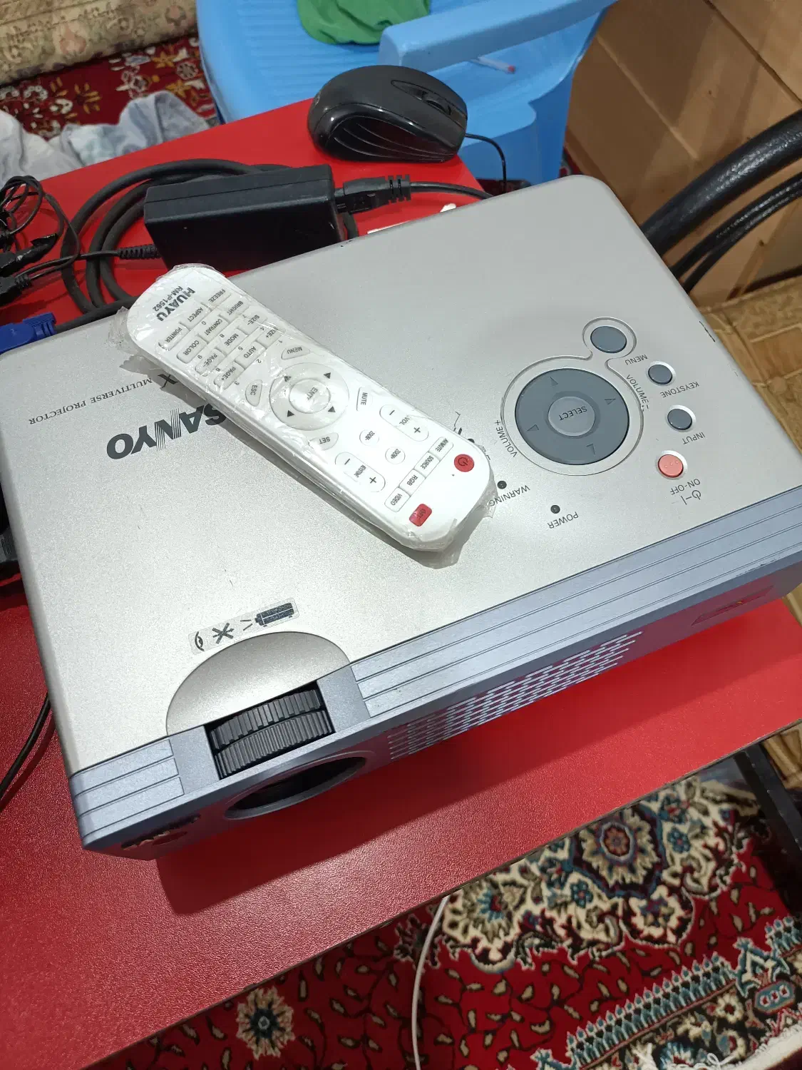 پروژکتور سانیو ۳۰۰۰لومنز|تلویزیون و پروژکتور|همدان, |دیوار