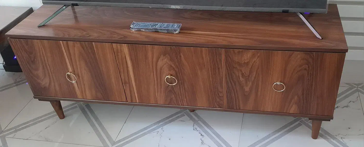 یک عدد کنسول و یک عدد میز TV|بوفه، ویترین، کنسول|باغستان, |دیوار