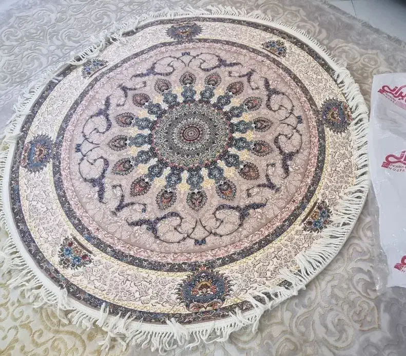 فرش گرد ۱/۵ در ۱/۵ اعیان|فرش|قم, زنبیل آباد|دیوار
